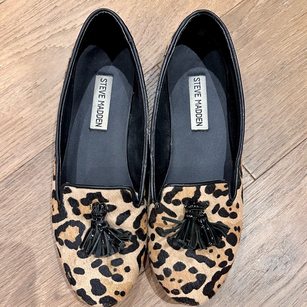 STEVE MADDEN “Chaufur” Calf hair leopard print flats